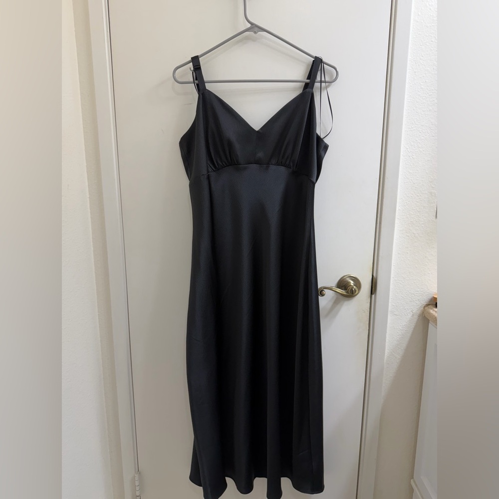 Sofia Vegara Elegant Black Slip Dress
